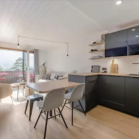 Center & Unique Mountain View Daire
